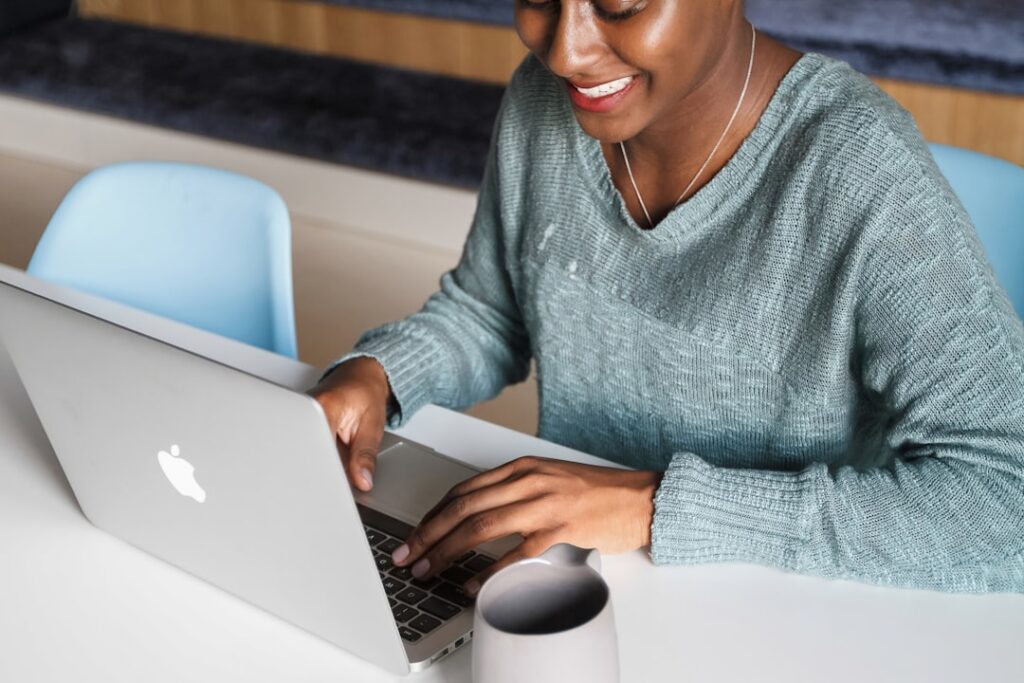 découvrez notre modèle de description de poste, conçu pour aider les entreprises à clarifier les responsabilités, les compétences requises et les attentes pour chaque rôle. idéal pour attirer les meilleurs talents et optimiser le processus de recrutement.